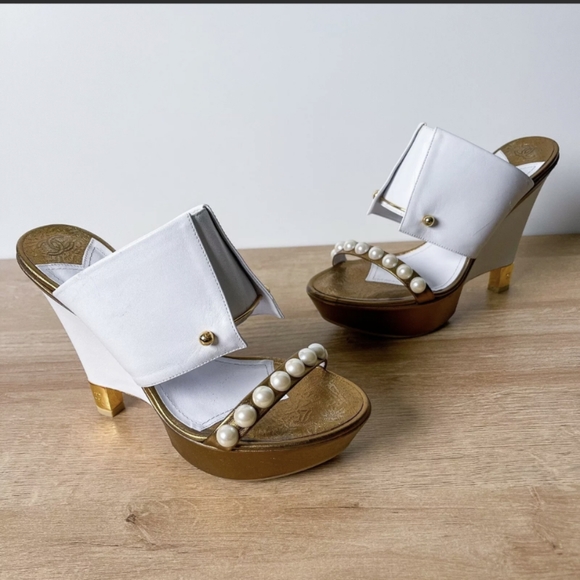 Chanel Women's Sz 36.5 US 6.5 White & Gold Pearl Wedge CC Interlocking Heels - Picture 3 of 8